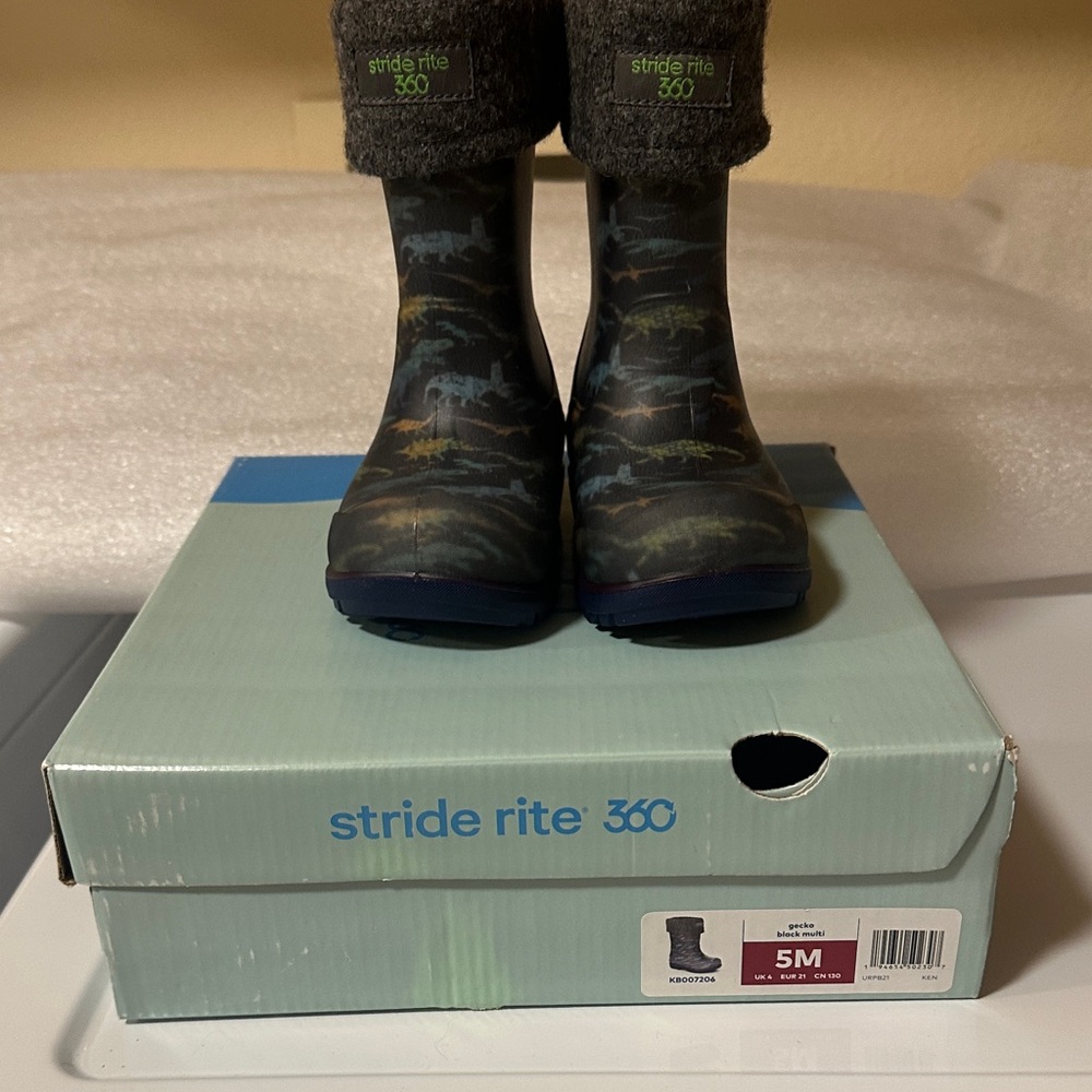 Stride Rite 360 Kids' Dinosaur Pattern Boots size 5 m waterproof warm